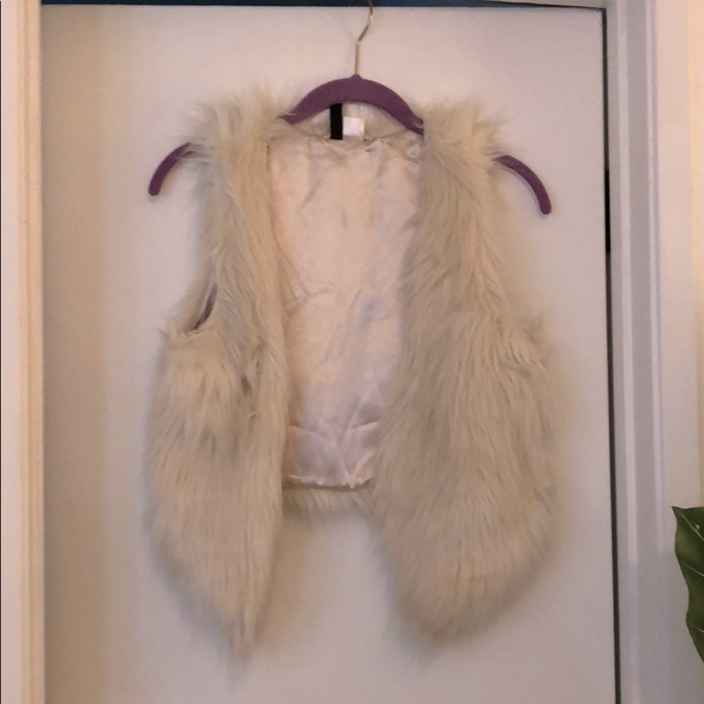 H&M Divided Faux Fur Furry Cream White Vest - Sz 8